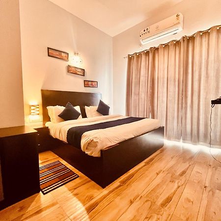 Pearl Grand Boutique Cottage In Omaxe Anandam Vrindavan - #Premium Ac Rooms With Balcony #Big Parking #Lift #Garden #Peaceful Area #Near Prem Mandir #Property Of The Year #Most Awarded 외부 사진