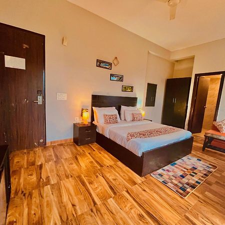 Pearl Grand Boutique Cottage In Omaxe Anandam Vrindavan - #Premium Ac Rooms With Balcony #Big Parking #Lift #Garden #Peaceful Area #Near Prem Mandir #Property Of The Year #Most Awarded 외부 사진