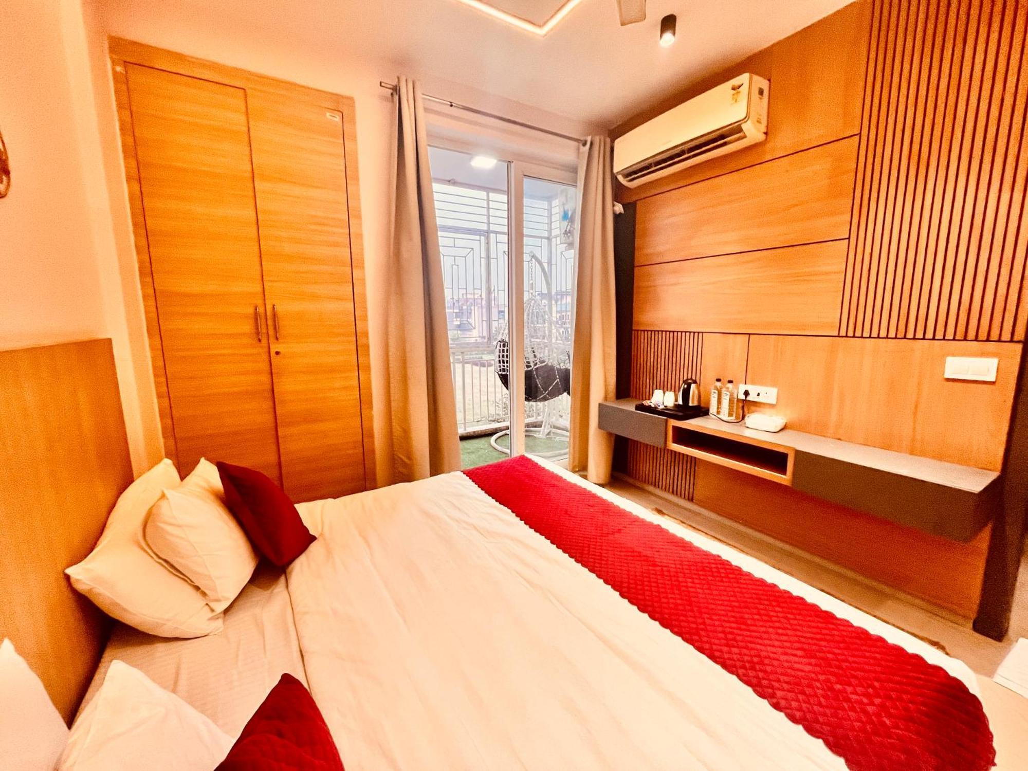 Pearl Grand Boutique Cottage In Omaxe Anandam Vrindavan - #Premium Ac Rooms With Balcony #Big Parking #Lift #Garden #Peaceful Area #Near Prem Mandir #Property Of The Year #Most Awarded 외부 사진