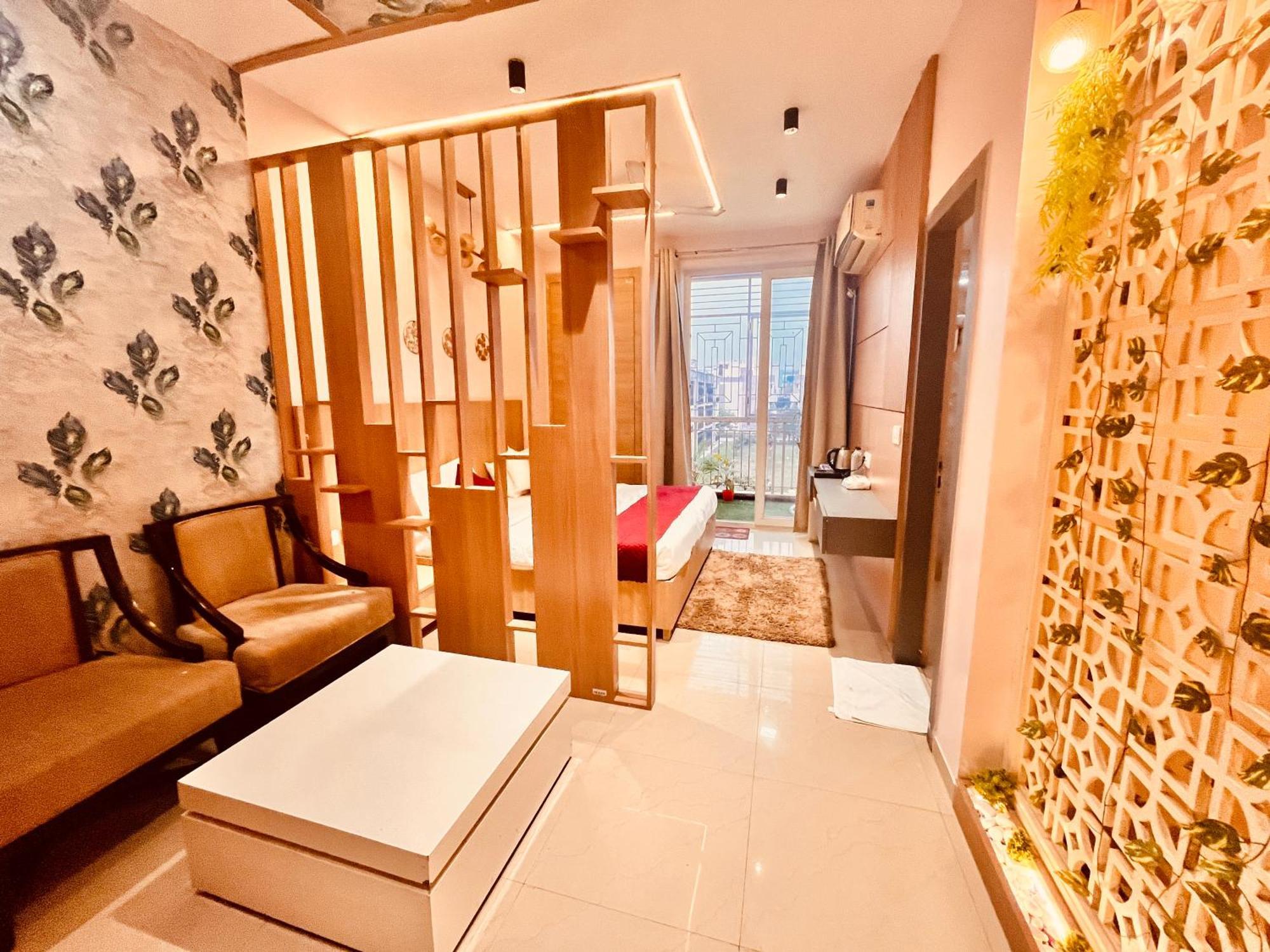 Pearl Grand Boutique Cottage In Omaxe Anandam Vrindavan - #Premium Ac Rooms With Balcony #Big Parking #Lift #Garden #Peaceful Area #Near Prem Mandir #Property Of The Year #Most Awarded 외부 사진