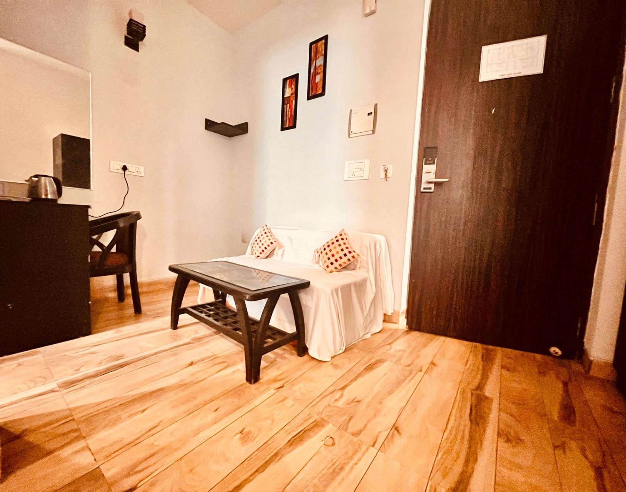 Pearl Grand Boutique Cottage In Omaxe Anandam Vrindavan - #Premium Ac Rooms With Balcony #Big Parking #Lift #Garden #Peaceful Area #Near Prem Mandir #Property Of The Year #Most Awarded 외부 사진