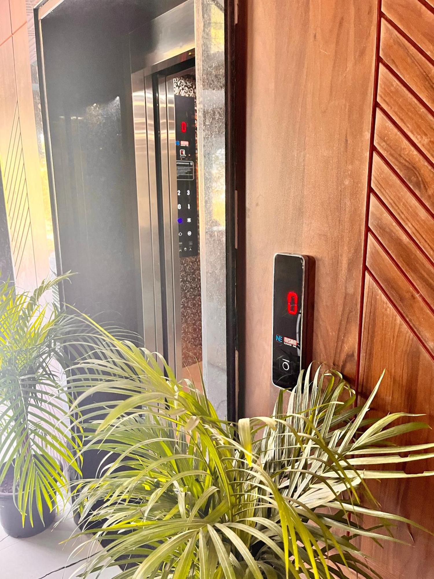 Pearl Grand Boutique Cottage In Omaxe Anandam Vrindavan - #Premium Ac Rooms With Balcony #Big Parking #Lift #Garden #Peaceful Area #Near Prem Mandir #Property Of The Year #Most Awarded 외부 사진