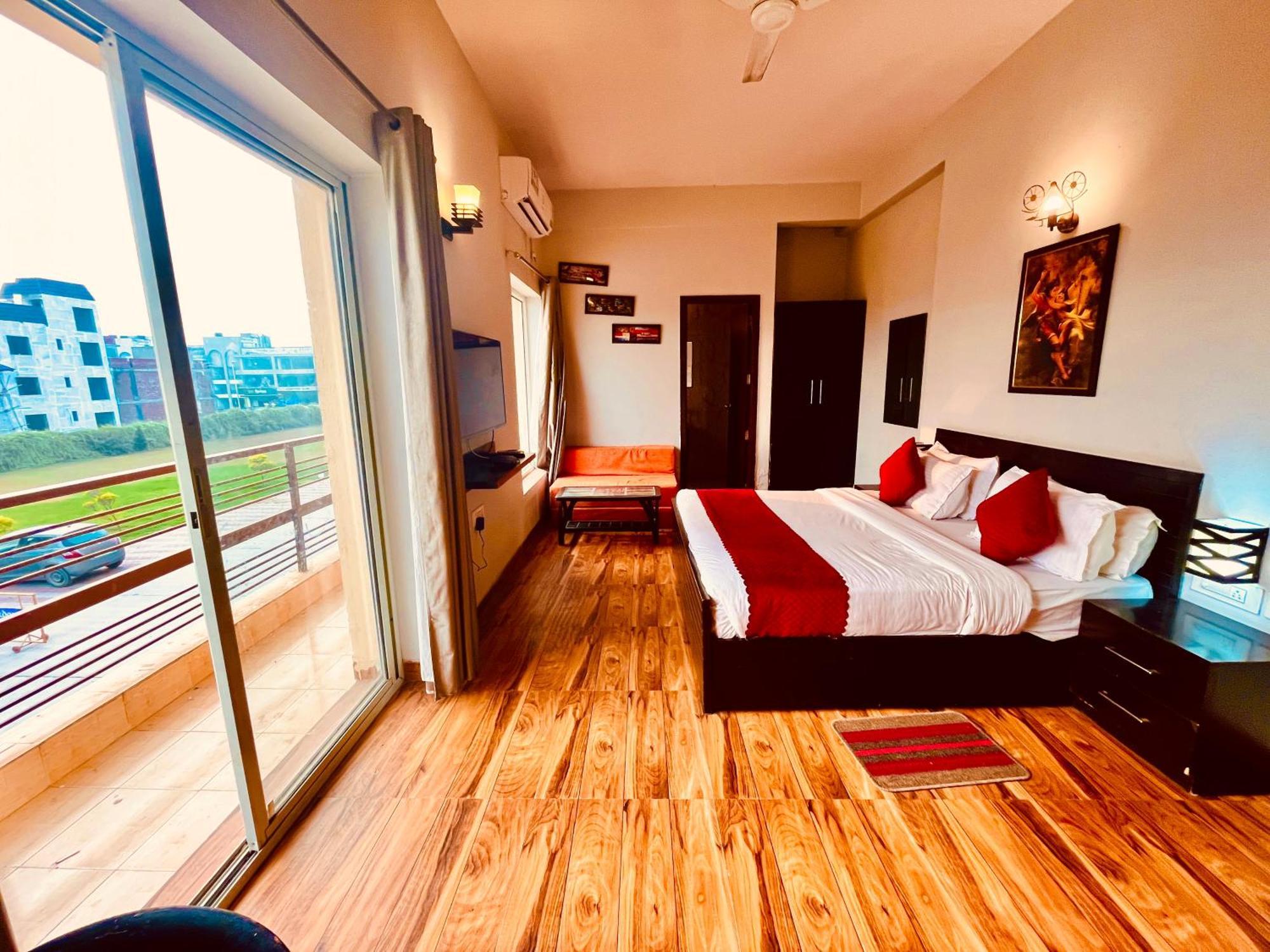 Pearl Grand Boutique Cottage In Omaxe Anandam Vrindavan - #Premium Ac Rooms With Balcony #Big Parking #Lift #Garden #Peaceful Area #Near Prem Mandir #Property Of The Year #Most Awarded 외부 사진