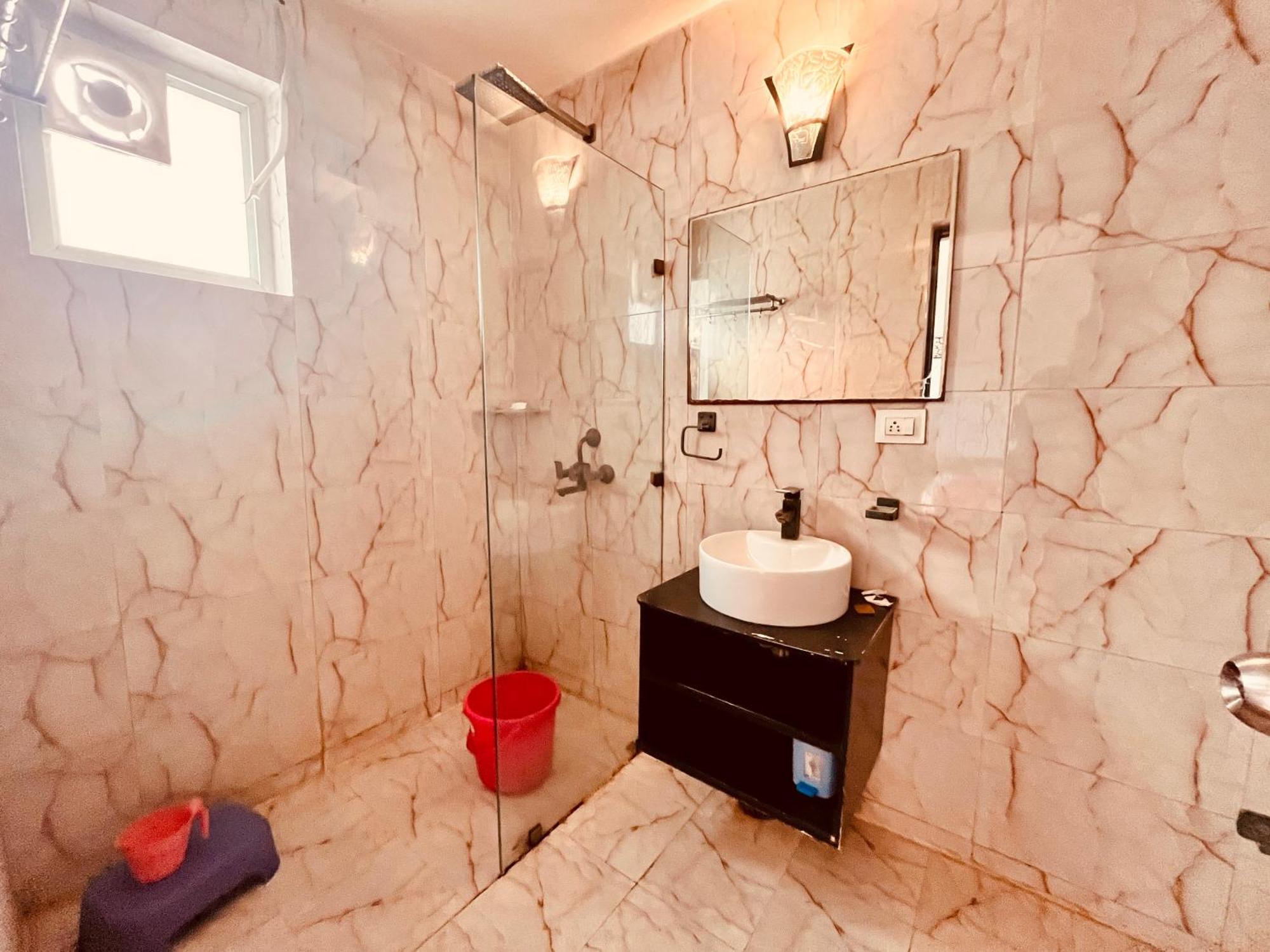Pearl Grand Boutique Cottage In Omaxe Anandam Vrindavan - #Premium Ac Rooms With Balcony #Big Parking #Lift #Garden #Peaceful Area #Near Prem Mandir #Property Of The Year #Most Awarded 외부 사진