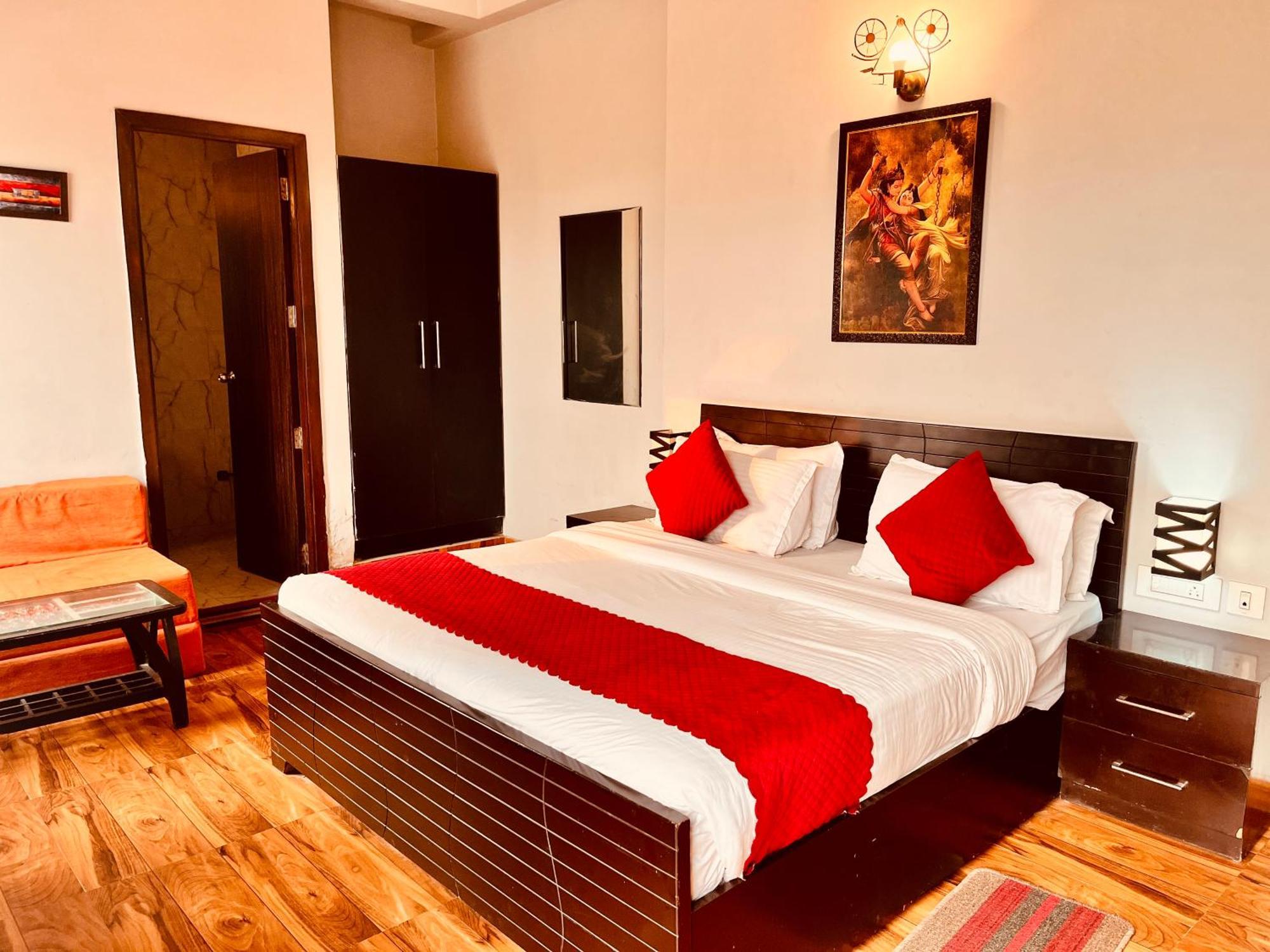 Pearl Grand Boutique Cottage In Omaxe Anandam Vrindavan - #Premium Ac Rooms With Balcony #Big Parking #Lift #Garden #Peaceful Area #Near Prem Mandir #Property Of The Year #Most Awarded 외부 사진