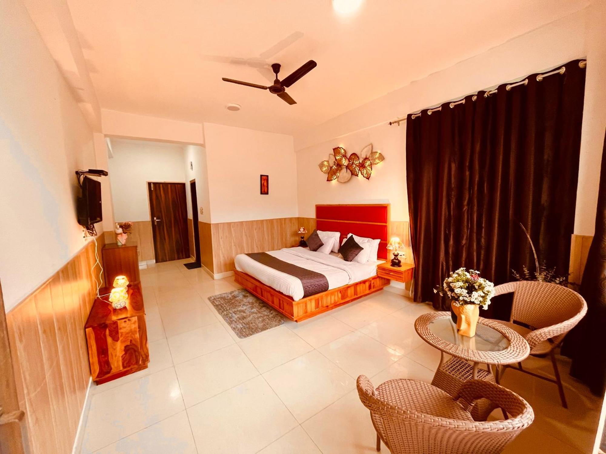 Pearl Grand Boutique Cottage In Omaxe Anandam Vrindavan - #Premium Ac Rooms With Balcony #Big Parking #Lift #Garden #Peaceful Area #Near Prem Mandir #Property Of The Year #Most Awarded 외부 사진