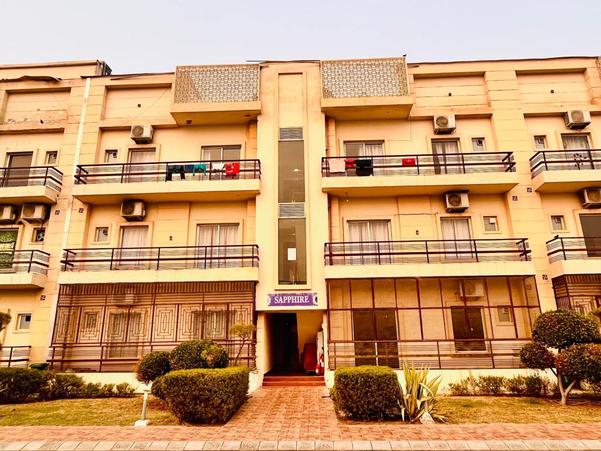 Pearl Grand Boutique Cottage In Omaxe Anandam Vrindavan - #Premium Ac Rooms With Balcony #Big Parking #Lift #Garden #Peaceful Area #Near Prem Mandir #Property Of The Year #Most Awarded 외부 사진