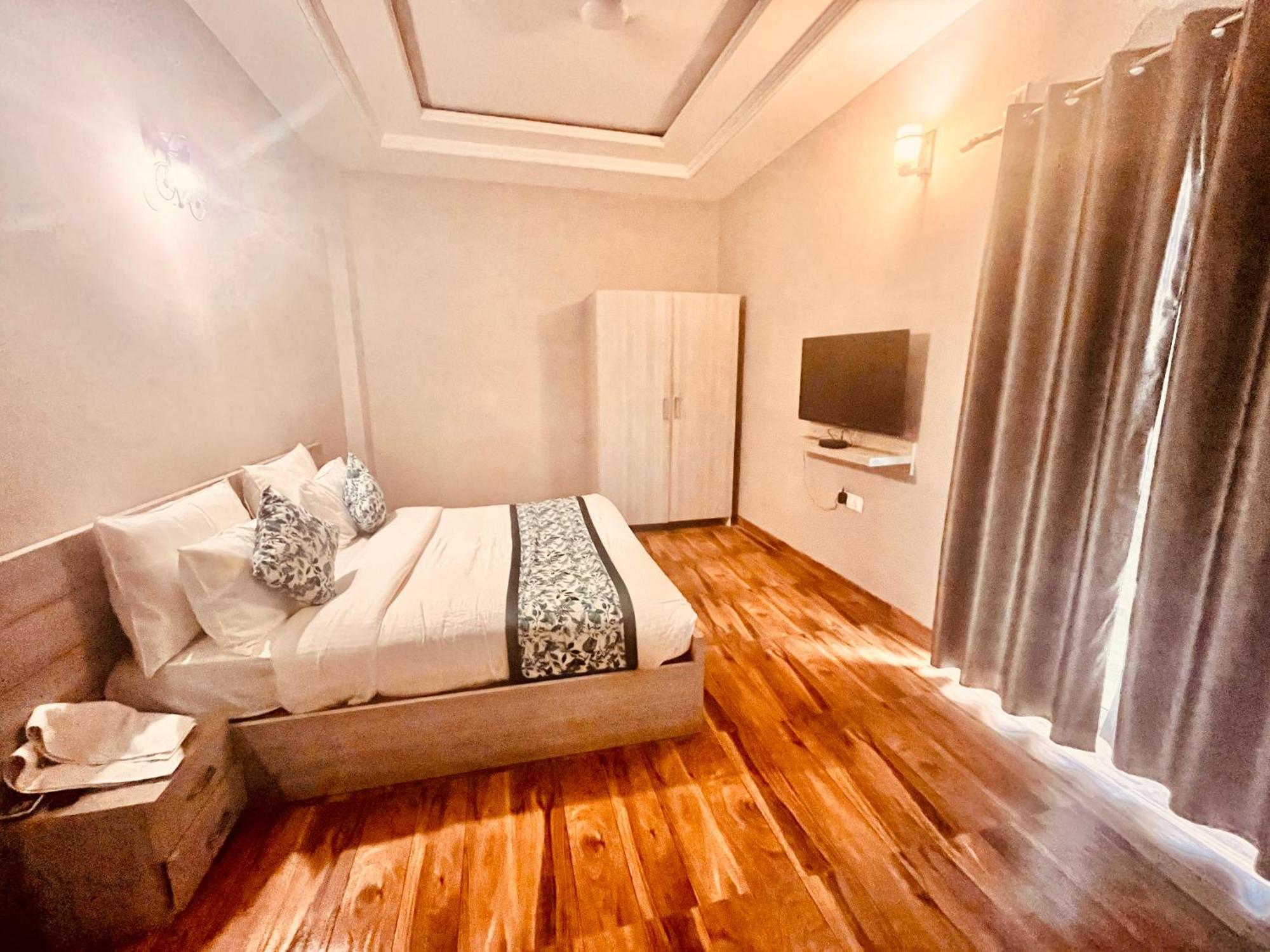 Pearl Grand Boutique Cottage In Omaxe Anandam Vrindavan - #Premium Ac Rooms With Balcony #Big Parking #Lift #Garden #Peaceful Area #Near Prem Mandir #Property Of The Year #Most Awarded 외부 사진