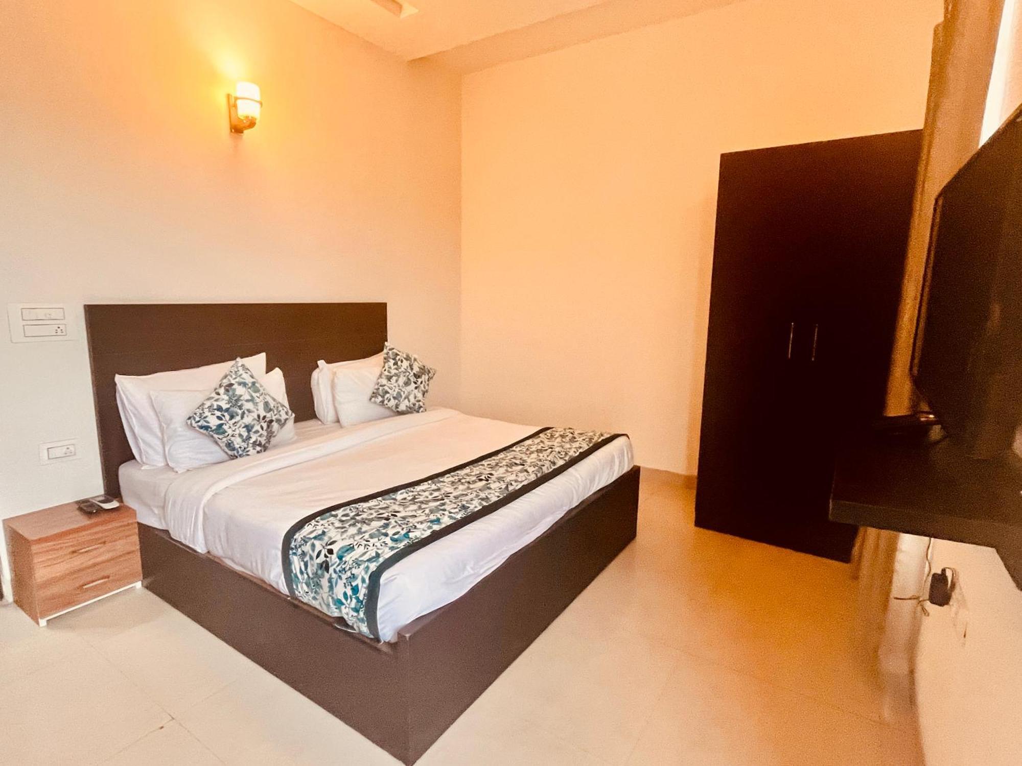 Pearl Grand Boutique Cottage In Omaxe Anandam Vrindavan - #Premium Ac Rooms With Balcony #Big Parking #Lift #Garden #Peaceful Area #Near Prem Mandir #Property Of The Year #Most Awarded 외부 사진