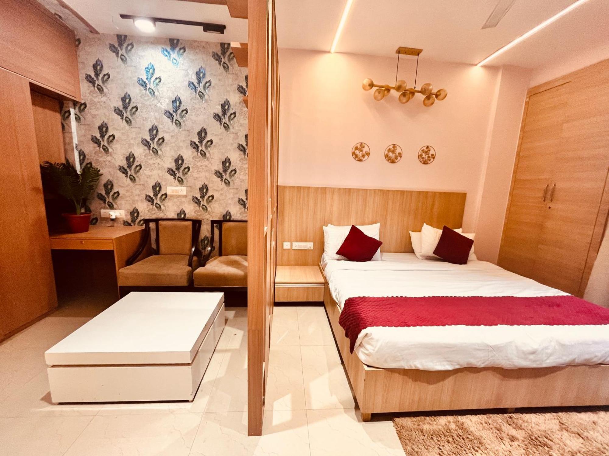 Pearl Grand Boutique Cottage In Omaxe Anandam Vrindavan - #Premium Ac Rooms With Balcony #Big Parking #Lift #Garden #Peaceful Area #Near Prem Mandir #Property Of The Year #Most Awarded 외부 사진