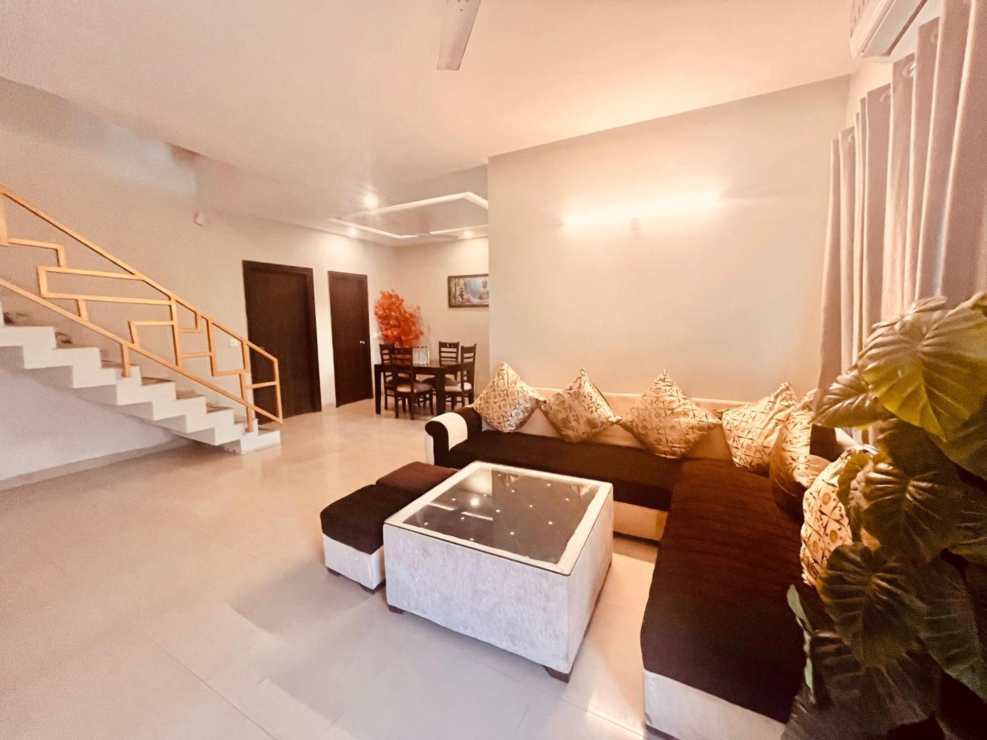 Pearl Grand Boutique Cottage In Omaxe Anandam Vrindavan - #Premium Ac Rooms With Balcony #Big Parking #Lift #Garden #Peaceful Area #Near Prem Mandir #Property Of The Year #Most Awarded 외부 사진
