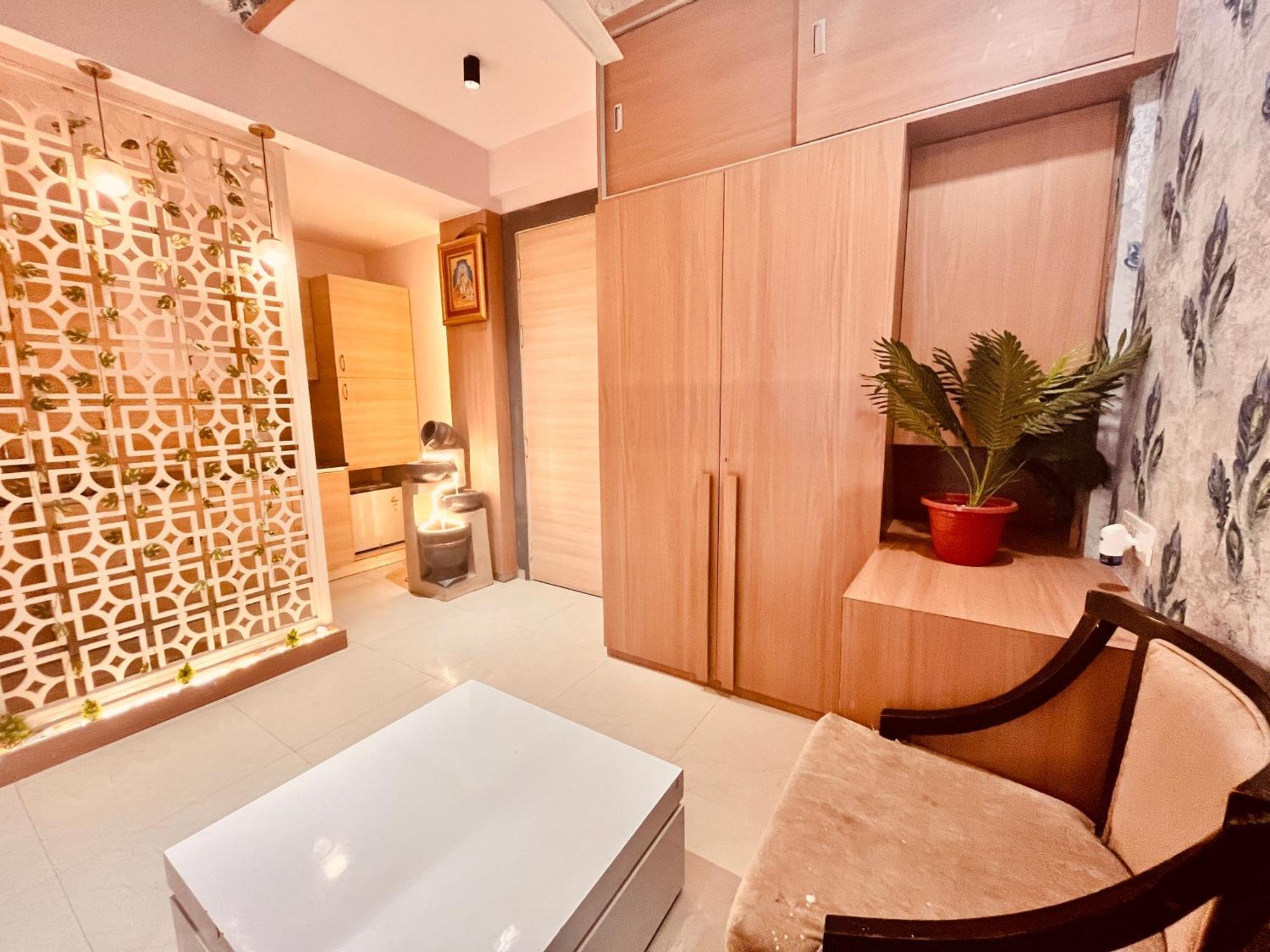 Pearl Grand Boutique Cottage In Omaxe Anandam Vrindavan - #Premium Ac Rooms With Balcony #Big Parking #Lift #Garden #Peaceful Area #Near Prem Mandir #Property Of The Year #Most Awarded 외부 사진