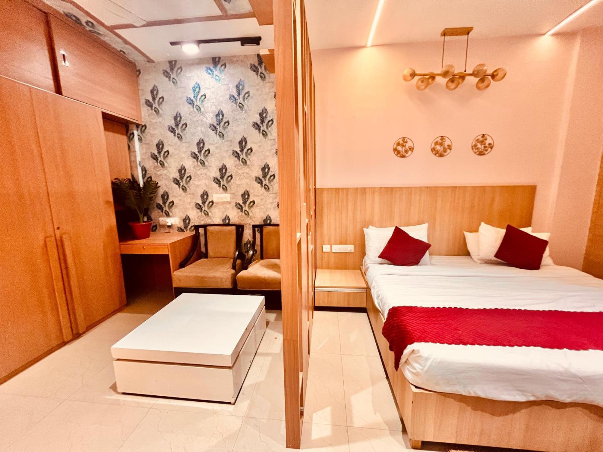 Pearl Grand Boutique Cottage In Omaxe Anandam Vrindavan - #Premium Ac Rooms With Balcony #Big Parking #Lift #Garden #Peaceful Area #Near Prem Mandir #Property Of The Year #Most Awarded 외부 사진