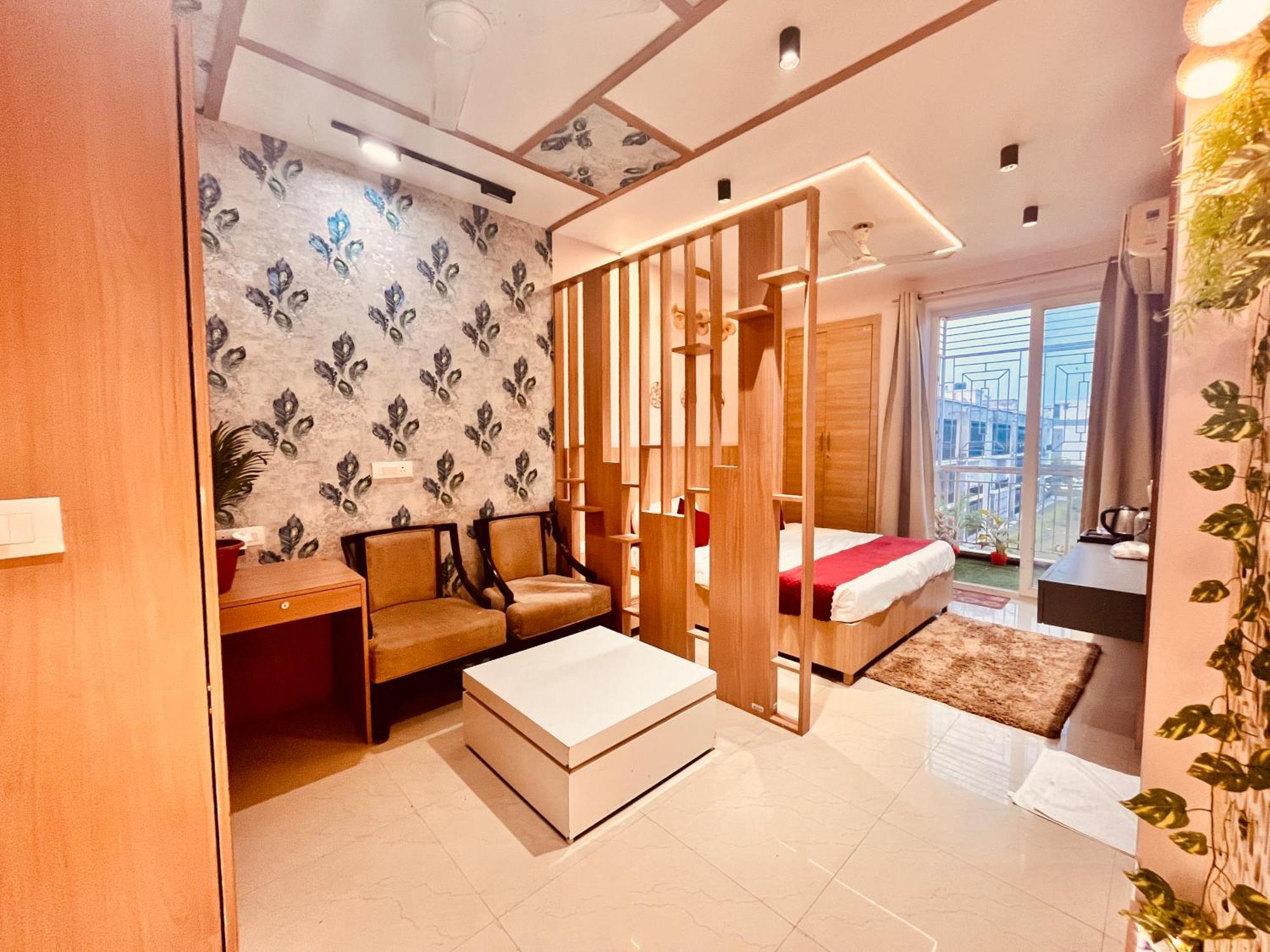 Pearl Grand Boutique Cottage In Omaxe Anandam Vrindavan - #Premium Ac Rooms With Balcony #Big Parking #Lift #Garden #Peaceful Area #Near Prem Mandir #Property Of The Year #Most Awarded 외부 사진