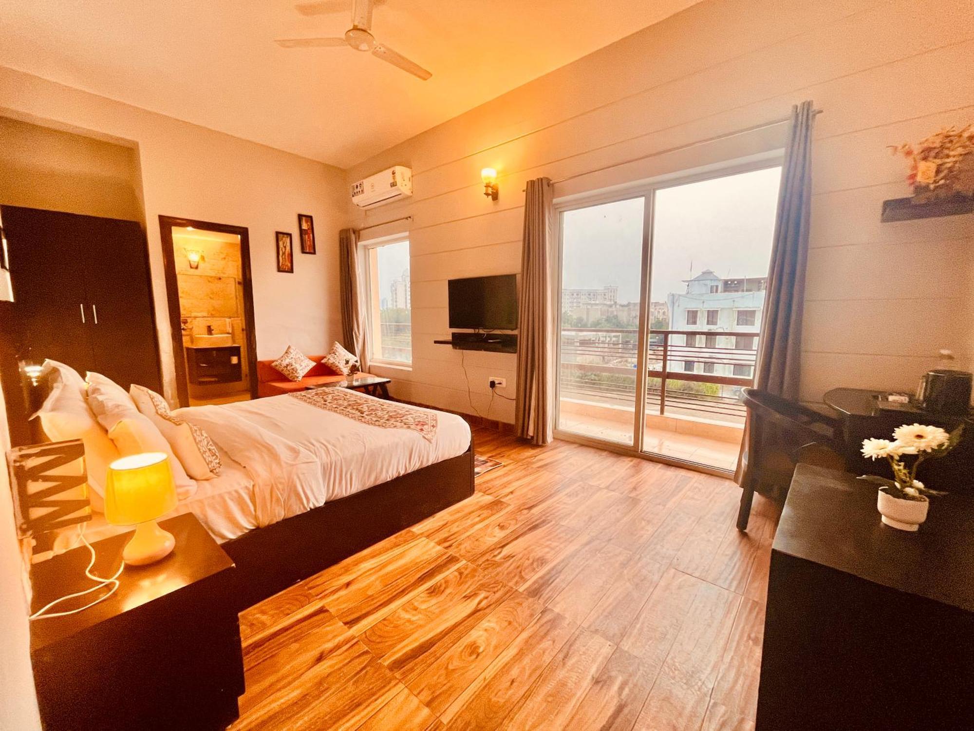 Pearl Grand Boutique Cottage In Omaxe Anandam Vrindavan - #Premium Ac Rooms With Balcony #Big Parking #Lift #Garden #Peaceful Area #Near Prem Mandir #Property Of The Year #Most Awarded 외부 사진