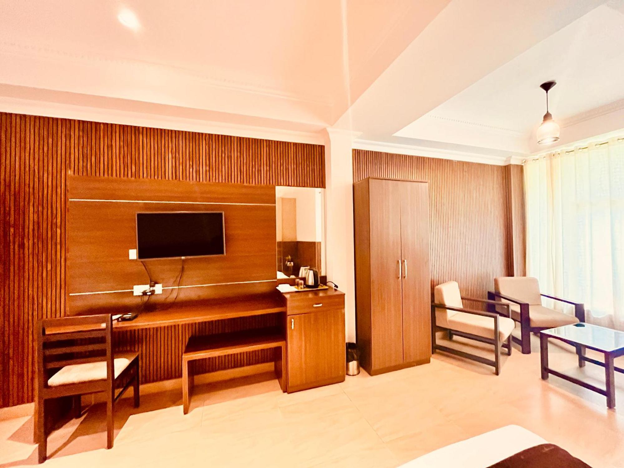 Pearl Grand Boutique Cottage In Omaxe Anandam Vrindavan - #Premium Ac Rooms With Balcony #Big Parking #Lift #Garden #Peaceful Area #Near Prem Mandir #Property Of The Year #Most Awarded 외부 사진