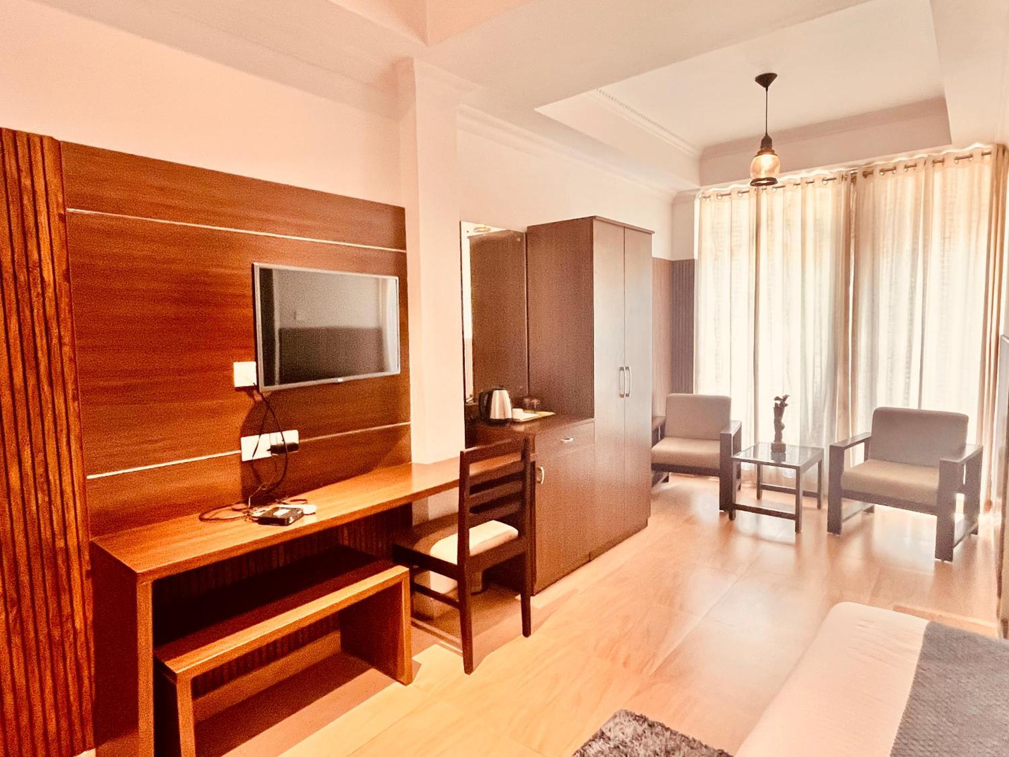 Pearl Grand Boutique Cottage In Omaxe Anandam Vrindavan - #Premium Ac Rooms With Balcony #Big Parking #Lift #Garden #Peaceful Area #Near Prem Mandir #Property Of The Year #Most Awarded 외부 사진