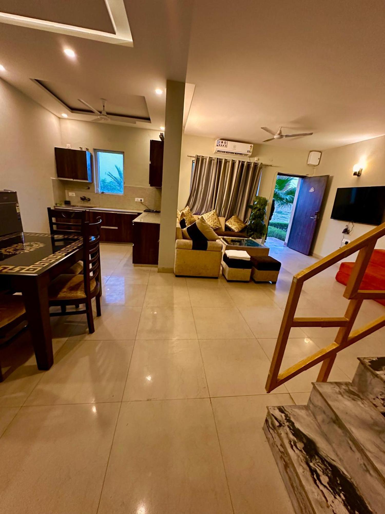 Pearl Grand Boutique Cottage In Omaxe Anandam Vrindavan - #Premium Ac Rooms With Balcony #Big Parking #Lift #Garden #Peaceful Area #Near Prem Mandir #Property Of The Year #Most Awarded 외부 사진