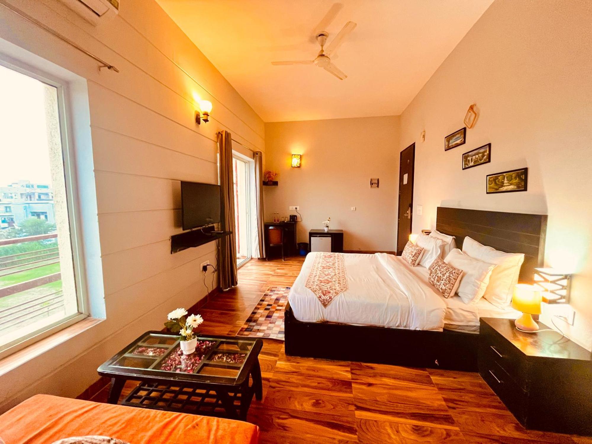 Pearl Grand Boutique Cottage In Omaxe Anandam Vrindavan - #Premium Ac Rooms With Balcony #Big Parking #Lift #Garden #Peaceful Area #Near Prem Mandir #Property Of The Year #Most Awarded 외부 사진