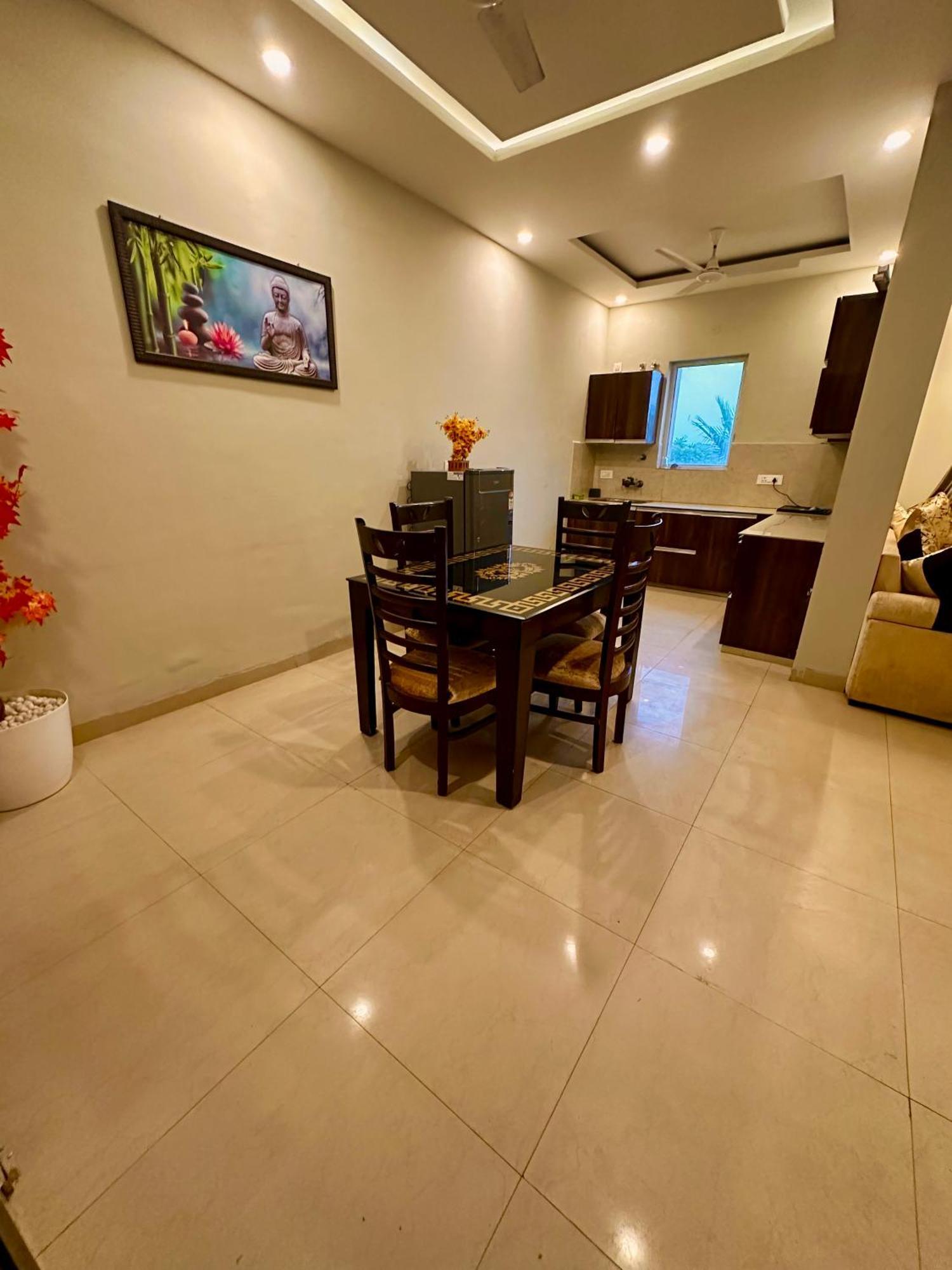 Pearl Grand Boutique Cottage In Omaxe Anandam Vrindavan - #Premium Ac Rooms With Balcony #Big Parking #Lift #Garden #Peaceful Area #Near Prem Mandir #Property Of The Year #Most Awarded 외부 사진