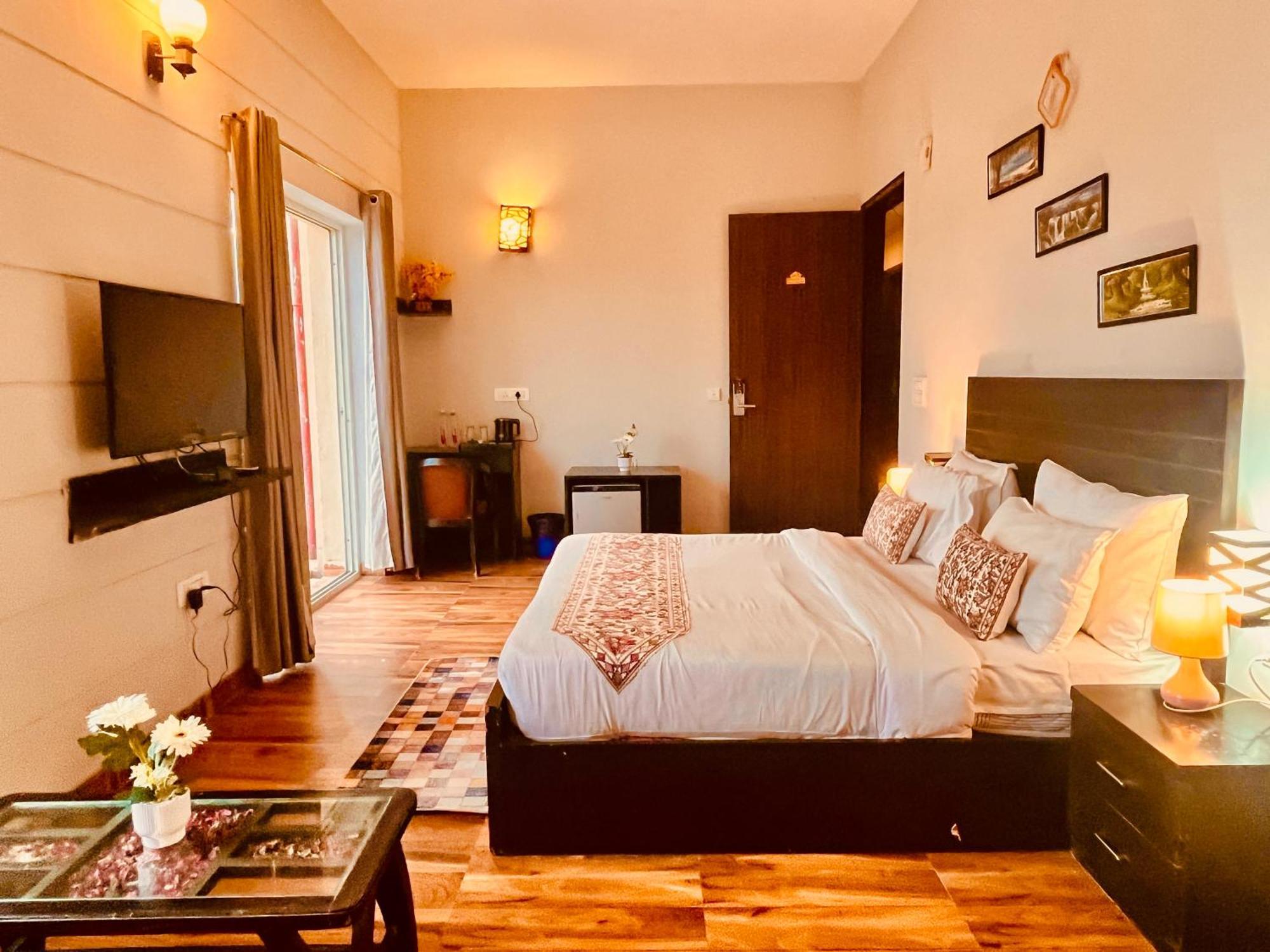 Pearl Grand Boutique Cottage In Omaxe Anandam Vrindavan - #Premium Ac Rooms With Balcony #Big Parking #Lift #Garden #Peaceful Area #Near Prem Mandir #Property Of The Year #Most Awarded 외부 사진