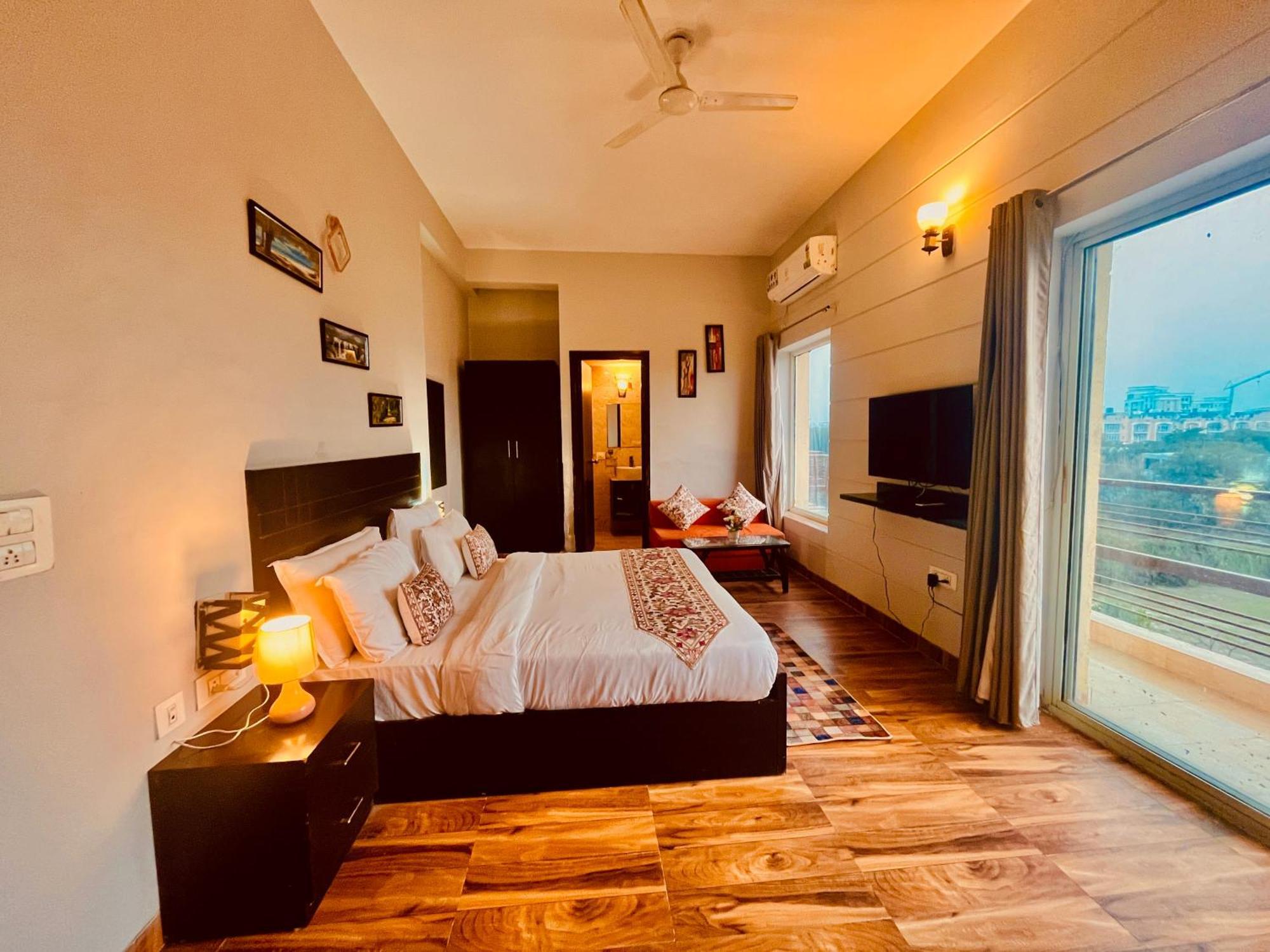 Pearl Grand Boutique Cottage In Omaxe Anandam Vrindavan - #Premium Ac Rooms With Balcony #Big Parking #Lift #Garden #Peaceful Area #Near Prem Mandir #Property Of The Year #Most Awarded 외부 사진